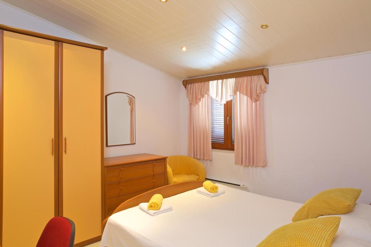 Apartments Vinka Jelsa  Ngoại thất bức ảnh